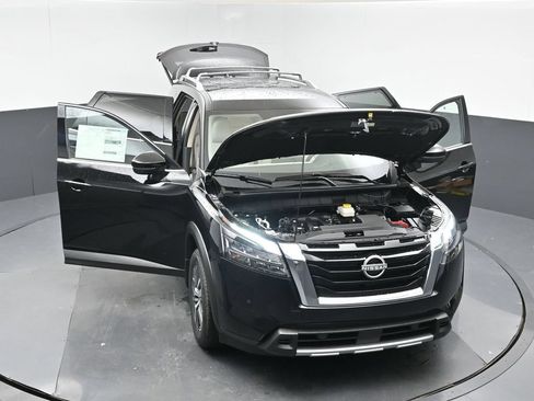 Used 2025 Nissan Pathfinder SL FWD image 38
