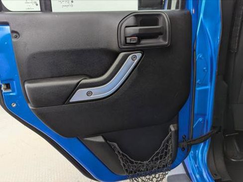 Used 2015 Jeep Wrangler Unlimited Sahara image 16