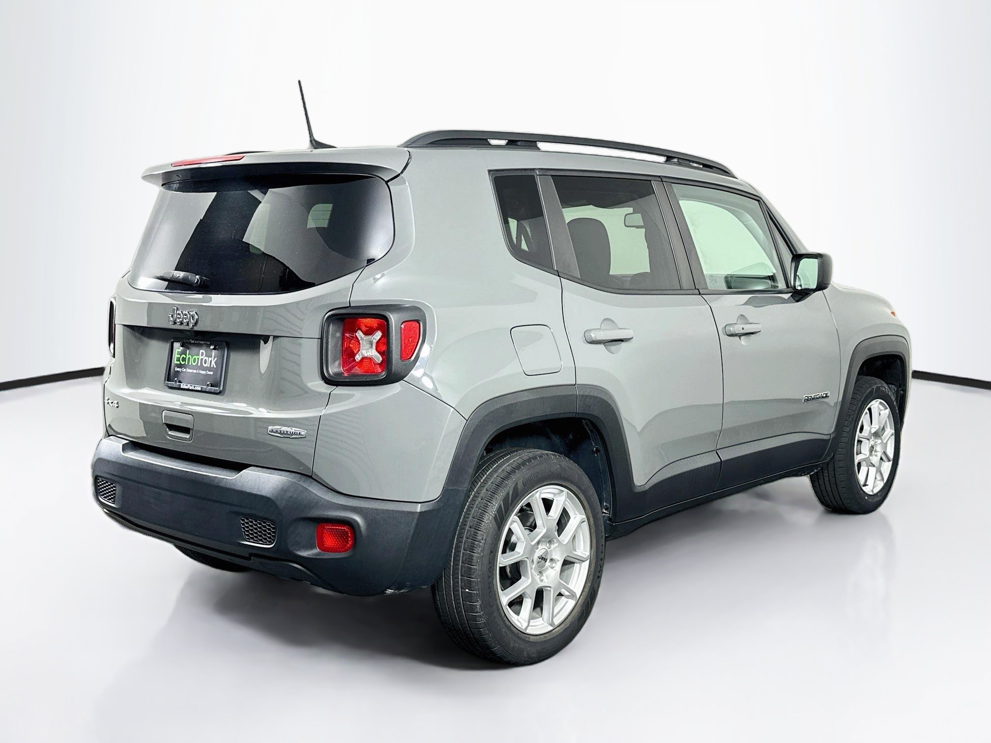 Used 2022 Jeep Renegade Latitude w/ Convenience Group AWD/4WD image 9