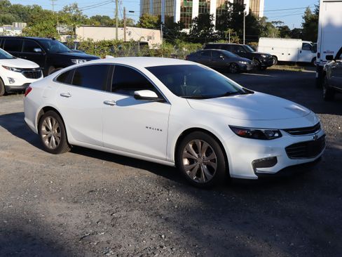 Used 2017 Chevrolet Malibu Premier w/ Driver Confidence Package FWD image 14