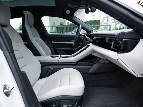 Used 2020 Porsche Taycan 4S image 34