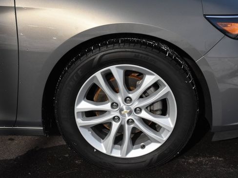 Used 2018 Chevrolet Malibu LT w/ Driver Confidence Package image 4