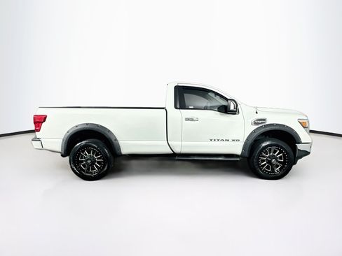 Used 2018 Nissan Titan SV w/ SV Convenience Package AWD/4WD image 10
