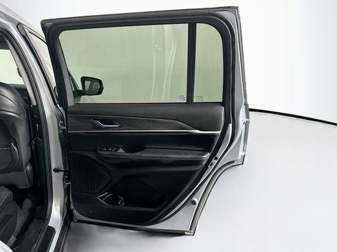 Used 2023 Jeep Grand Cherokee L Limited w/ Black Appearance Package image 32