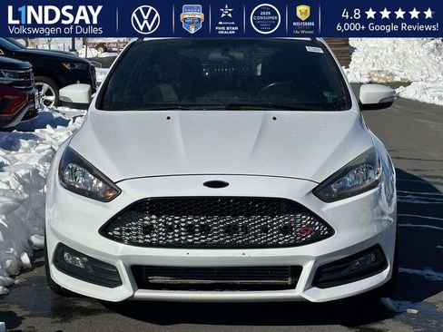 Used 2018 Ford Focus ST image 2