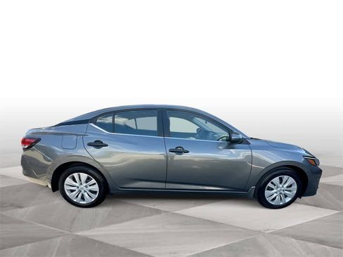 Used 2025 Nissan Sentra S image 9