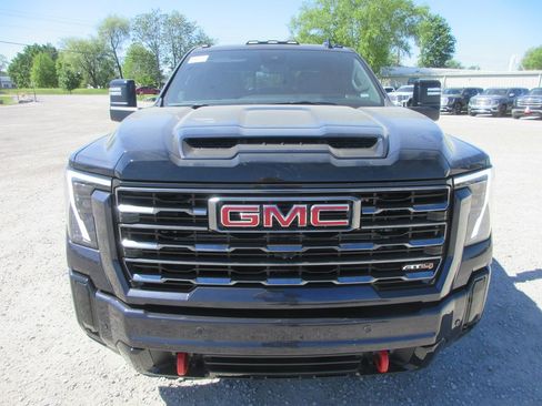 New 2026 GMC Sierra 2500 AT4 w/ AT4 Premium Plus Package AWD/4WD image 11