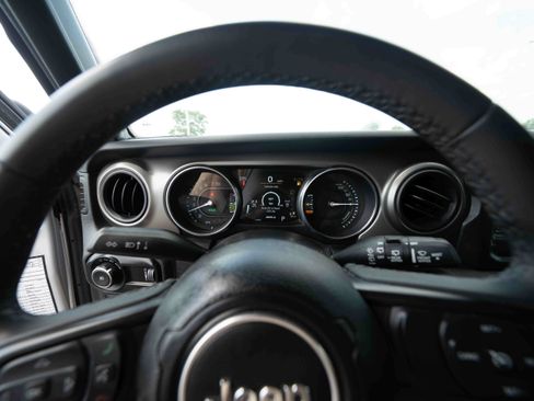 Used 2023 Jeep Wrangler Unlimited AWD/4WD image 15