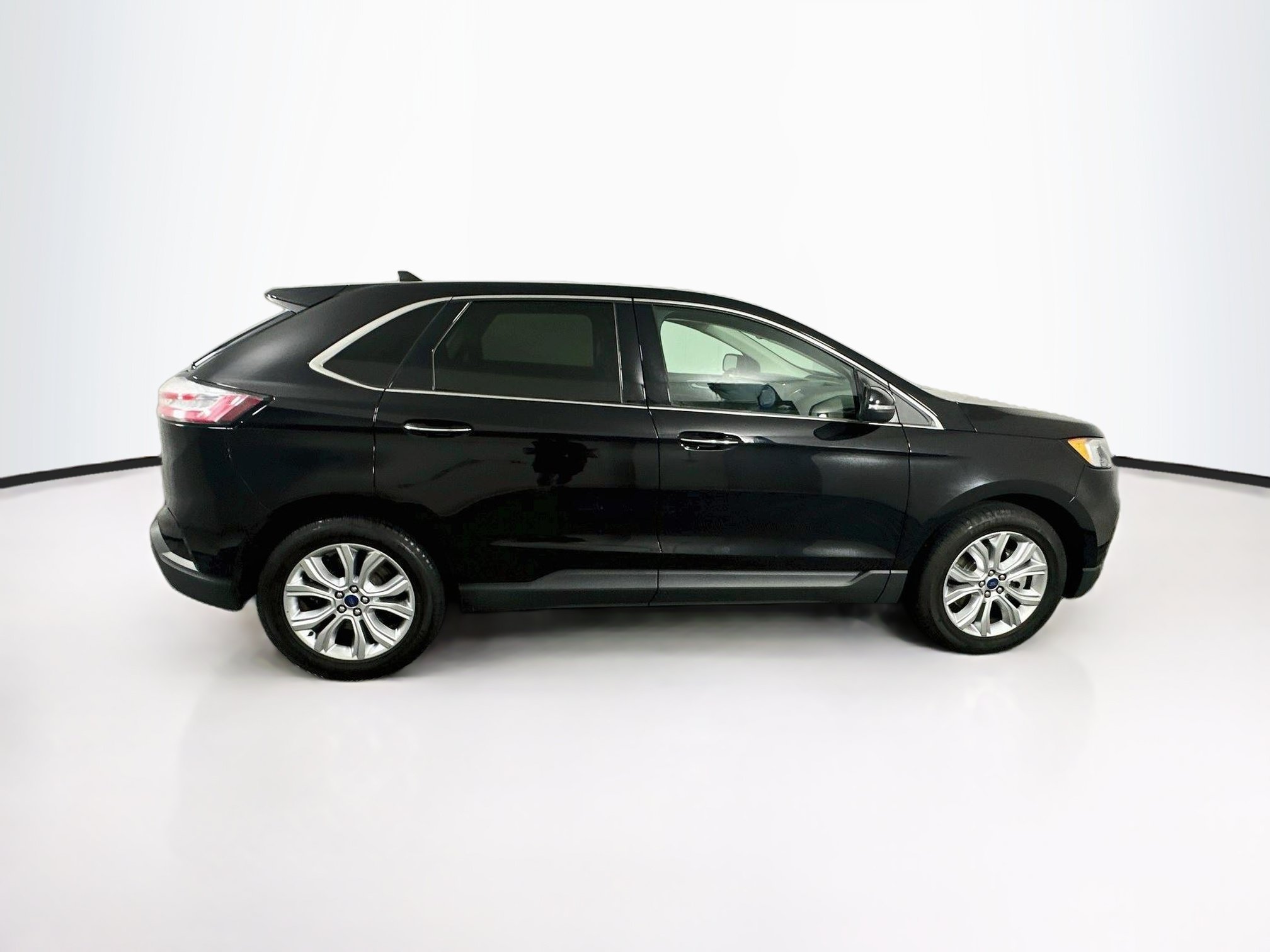 Used 2022 Ford Edge Titanium w/ Equipment Group 301A AWD/4WD image 10