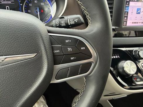 Certified 2023 Chrysler Voyager LX FWD image 17