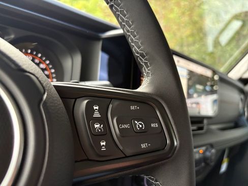 New 2026 Jeep Wrangler Unlimited Rubicon w/ Technology Group image 15