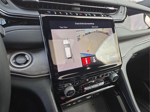 Used 2023 Jeep Grand Cherokee Overland w/ Advanced Protech Group III image 17