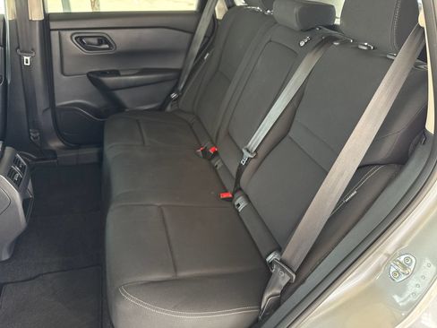 Used 2024 Nissan Rogue S AWD/4WD image 19