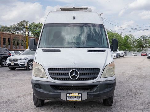 Used 2010 Mercedes-Benz Sprinter 3500 image 2