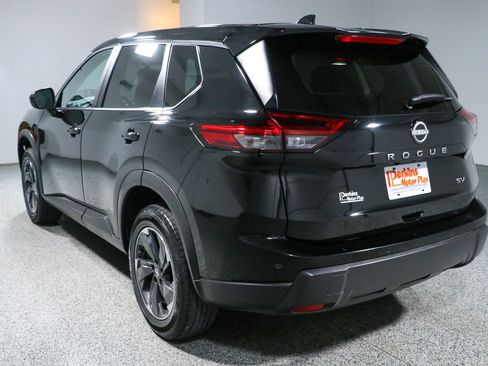 Used 2024 Nissan Rogue SV FWD image 9