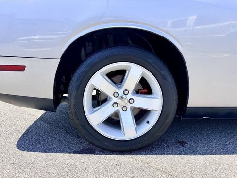 Used 2014 Dodge Challenger SXT RWD image 28