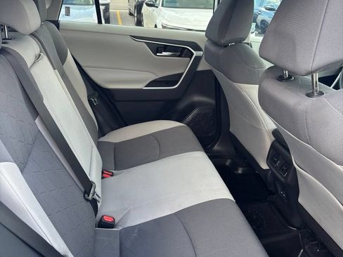 Used 2022 Toyota RAV4 XLE AWD/4WD image 10