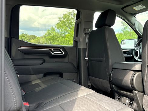 Used 2025 Chevrolet Silverado 1500 LT RWD image 10