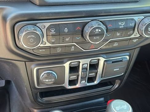 Used 2022 Jeep Wrangler Unlimited Sport w/ Sun And Sound Package AWD/4WD image 16