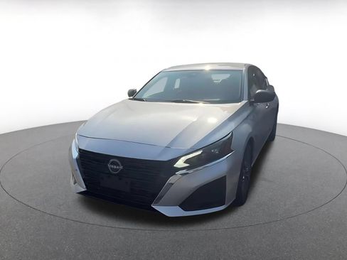 Used 2025 Nissan Altima 2.5 SV FWD image 6