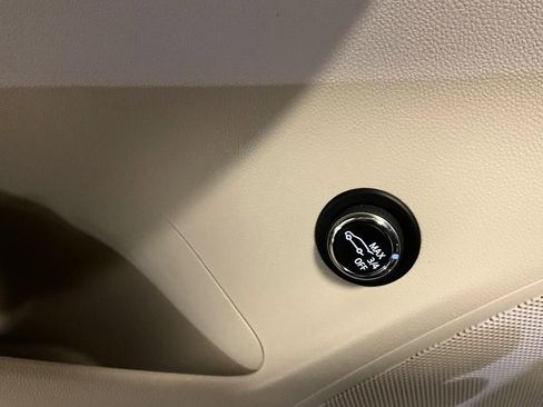 Used 2023 Buick Envision Avenir image 32