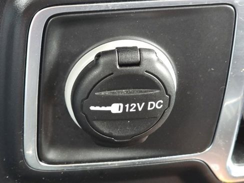 Used 2018 Jeep Wrangler Unlimited Sahara image 12