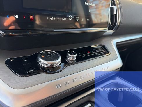 Used 2025 Ford Expedition Max Platinum image 17