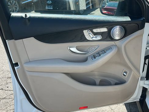Used 2018 Mercedes-Benz GLC 300 4MATIC image 9