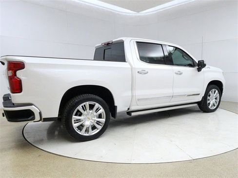 Used 2022 Chevrolet Silverado 1500 High Country w/ Technology Package image 7
