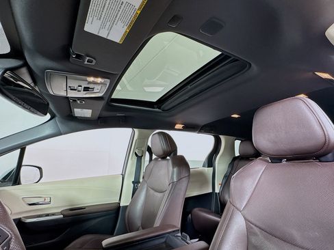 Certified 2023 Toyota Sienna Platinum AWD/4WD image 15