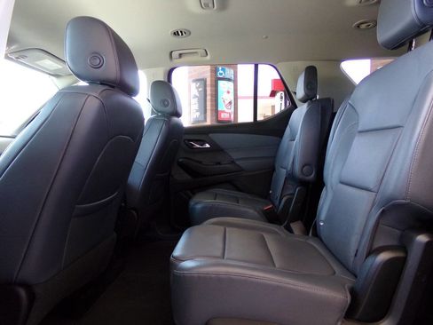 Used 2018 Chevrolet Traverse LT image 14