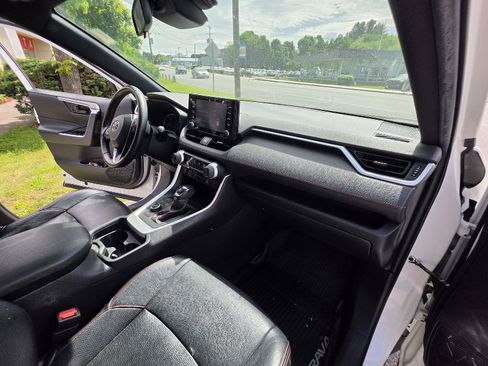 Used 2021 Toyota RAV4 SE w/ Weather & Moonroof Package AWD/4WD image 13
