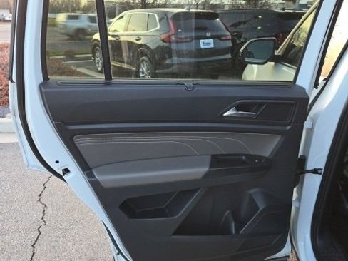 Used 2021 Volkswagen Atlas SE image 17