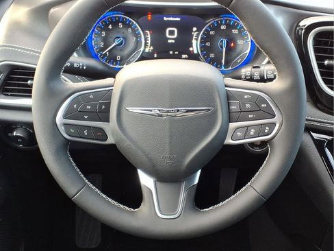 New 2026 Chrysler Pacifica Select image 15