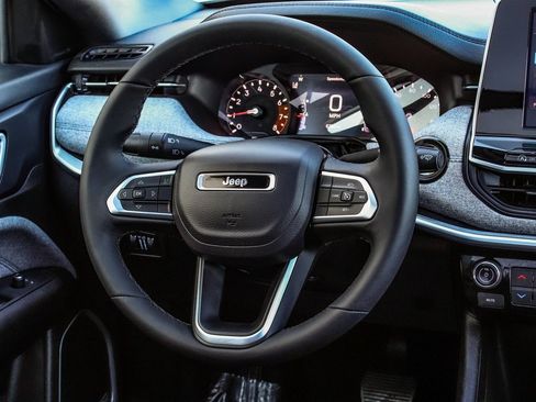 Used 2025 Jeep Compass Latitude w/ Sun & Sound Group image 26