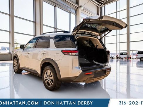 Used 2025 Nissan Pathfinder SV FWD image 28