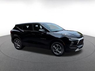 Used 2025 Chevrolet Blazer LT FWD video 2