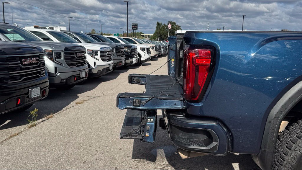 Used 2022 GMC Sierra 2500 AT4 w/ AT4 Preferred Package AWD/4WD image 5