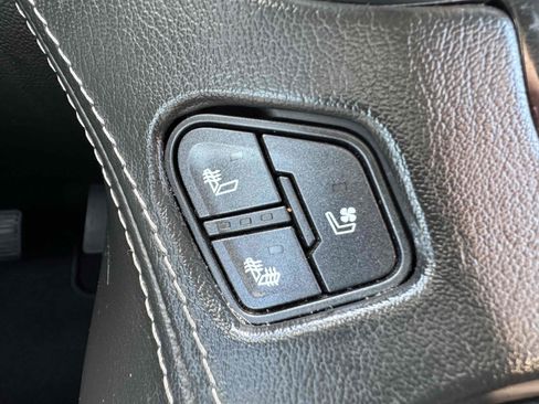 Used 2018 Chevrolet Suburban Premier image 27