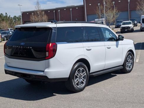 Certified 2025 Ford Expedition Active image 4