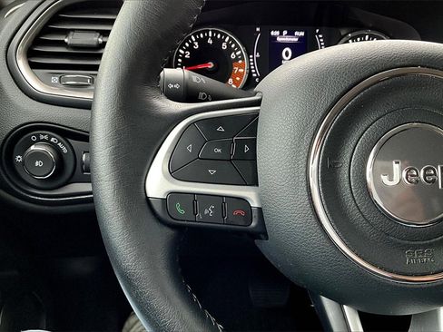 Used 2023 Jeep Renegade Latitude w/ Premium Group image 18