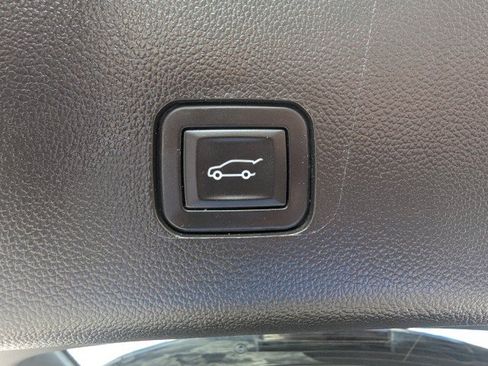Used 2018 Chevrolet Traverse Premier AWD/4WD image 30