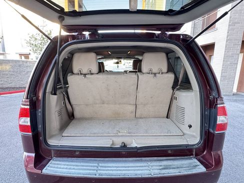 Used 2010 Lincoln Navigator 4WD image 30