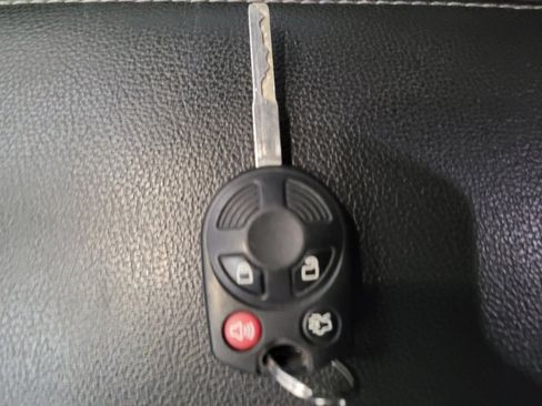 Used 2017 Ford Escape SE w/ SE Leather Comfort Package image 32