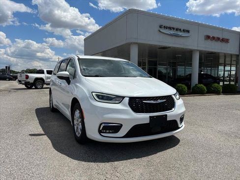 Certified 2023 Chrysler Pacifica Touring-L FWD image 1
