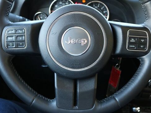 Used 2016 Jeep Wrangler Unlimited Rubicon w/ Connectivity Group image 19