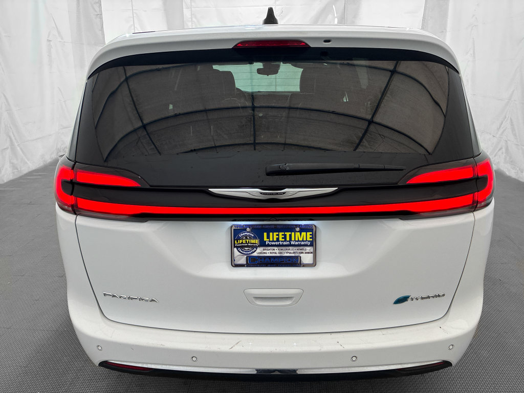 Used 2024 Chrysler Pacifica Limited FWD image 6