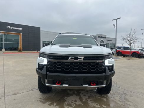 Used 2025 Chevrolet Silverado 1500 ZR2 w/ Technology Package image 9