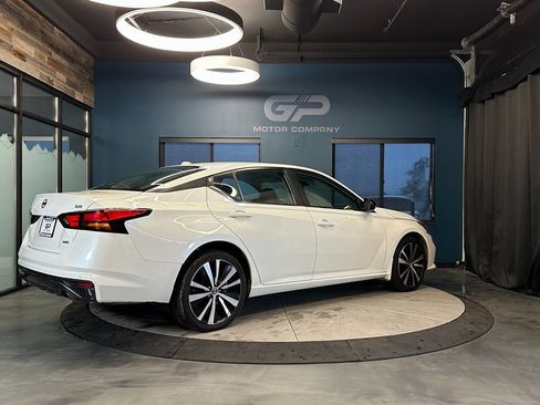 Used 2022 Nissan Altima 2.5 SR AWD/4WD image 3
