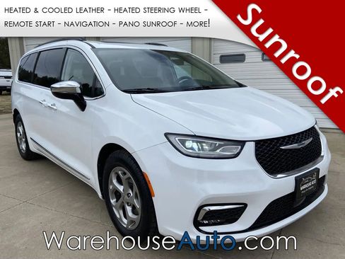 Used 2023 Chrysler Pacifica Limited image 1